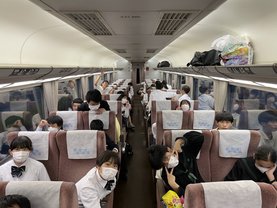 2年修学旅行 10月20日③近鉄あおぞら号乗車 | 松阪市立鎌田中学校